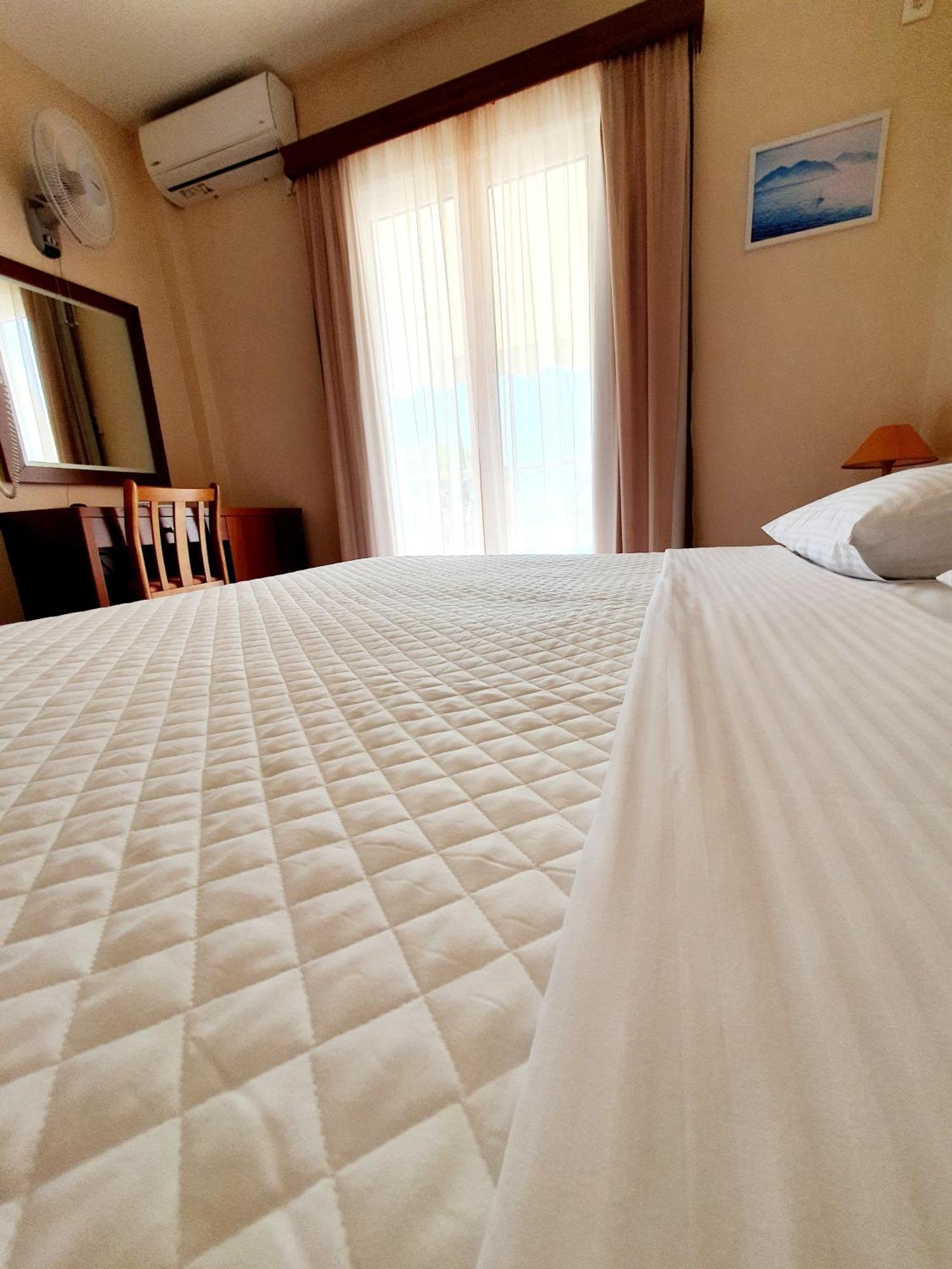 Acqua Marina - Άκουα Μαρίνα Otel Agia Marina  Dış mekan fotoğraf